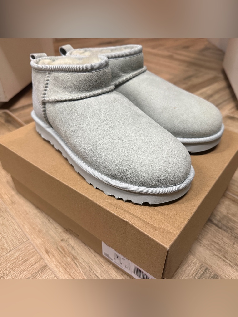 UGG Women’s Classic Ultra Mini Boots Size 38 US 7 NEW